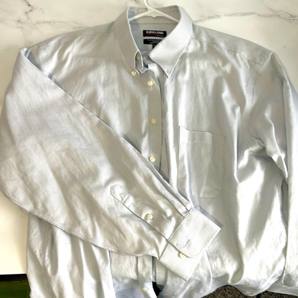 Men’s Kirkland Dress Shirt. Size 18 neck 34/35 sleeve. Mint! Cool texture!
